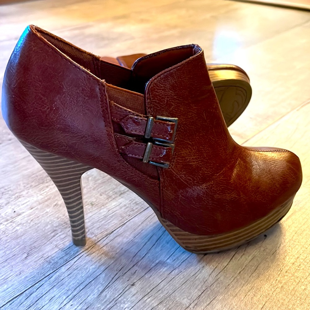 Brown Leather booties 7M